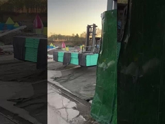 Загрузка развлекательного оборудования на грузовик