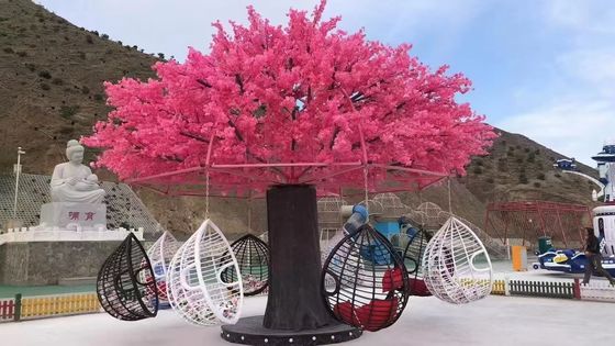 Высокопрочное интерактивное оборудование для игровой площадки с качелями в виде цветущего дерева