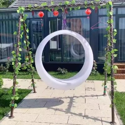 Яркие настраиваемые качели-луна. Универсальная привлекательность в нескольких привлекательных цветах с возможностью брендирования.